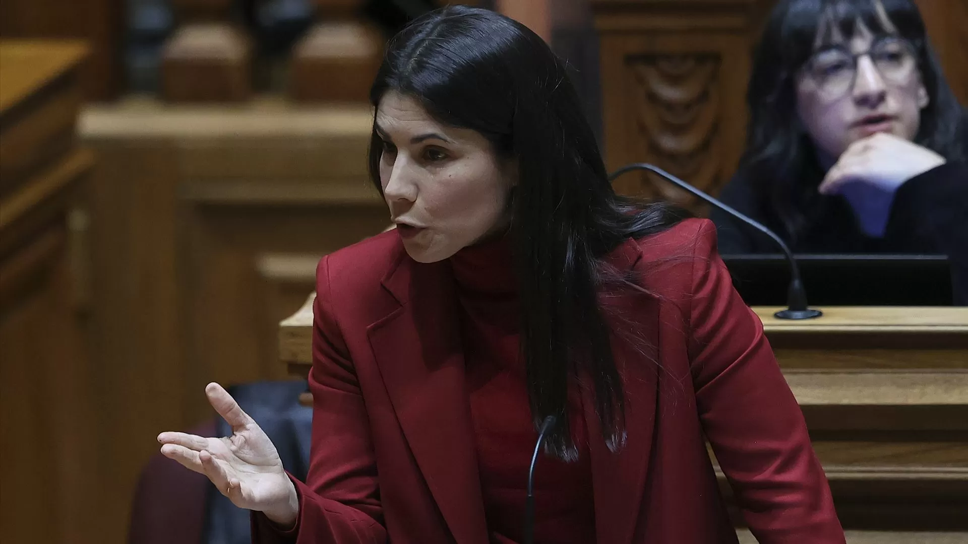 Na despedida, Mariana Mortágua pede mais direitos para os trabalhadores da AR