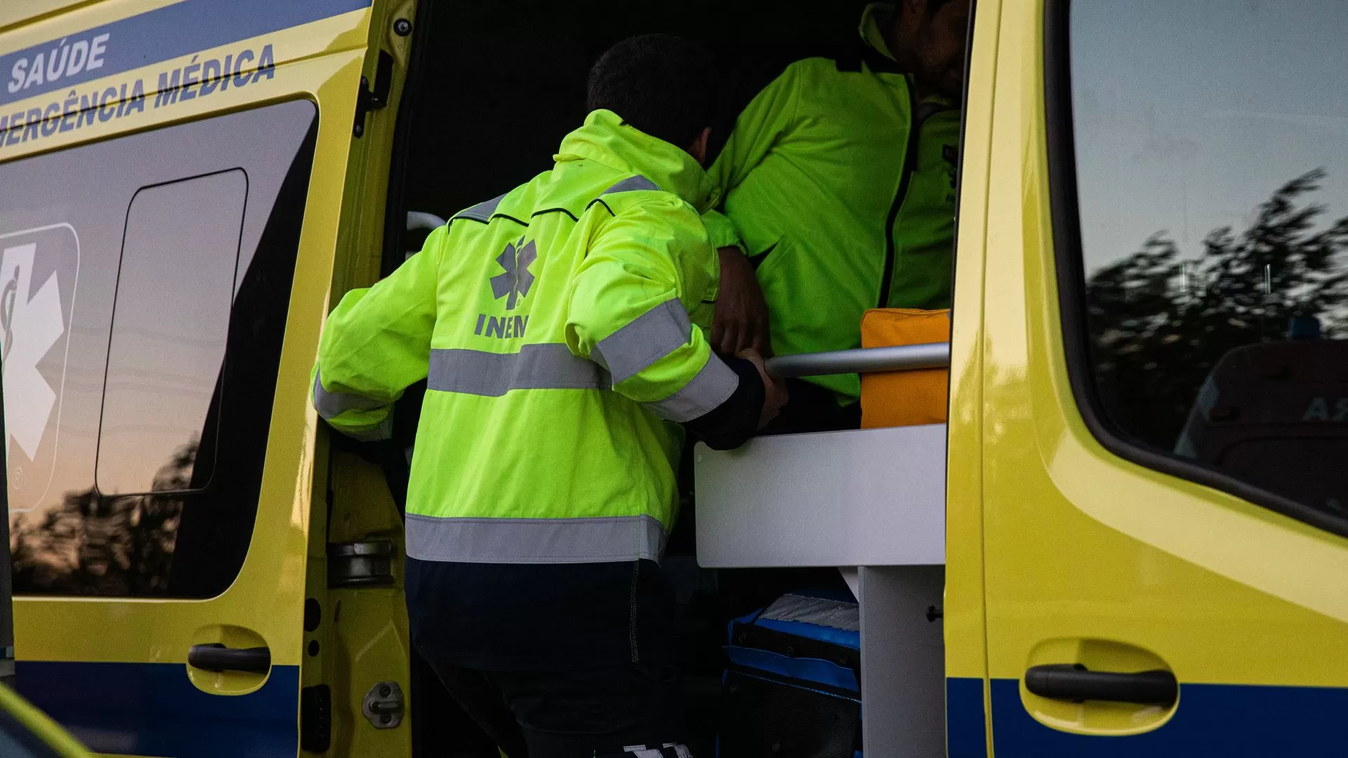 ​Cinco viaturas do INEM pararam no Natal por falta de técnicos