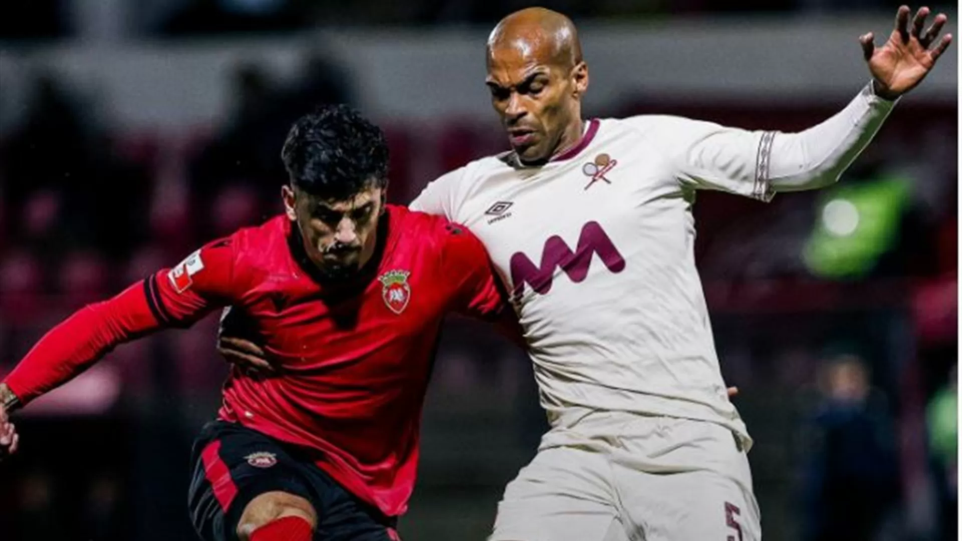 Empate sem golos entre duas equipas aflitas