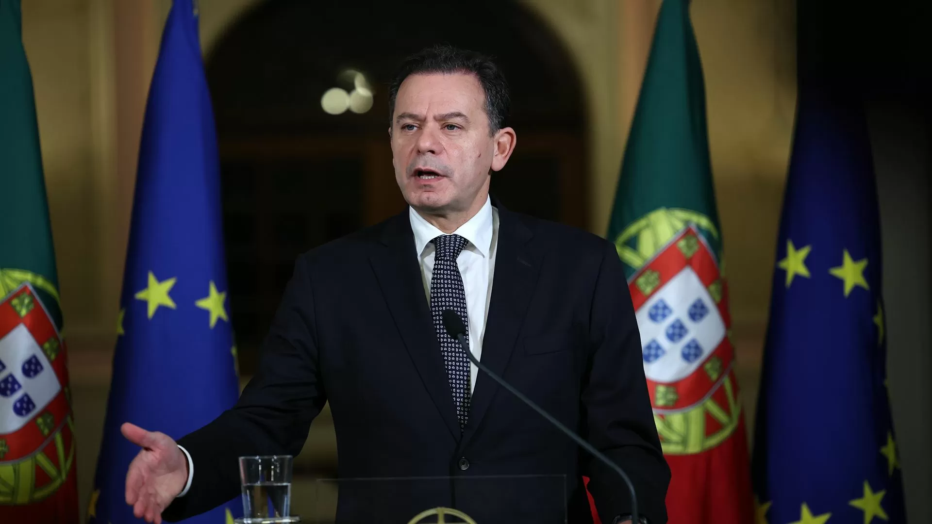 MP abre novo inquérito sobre construção de casa de Montenegro