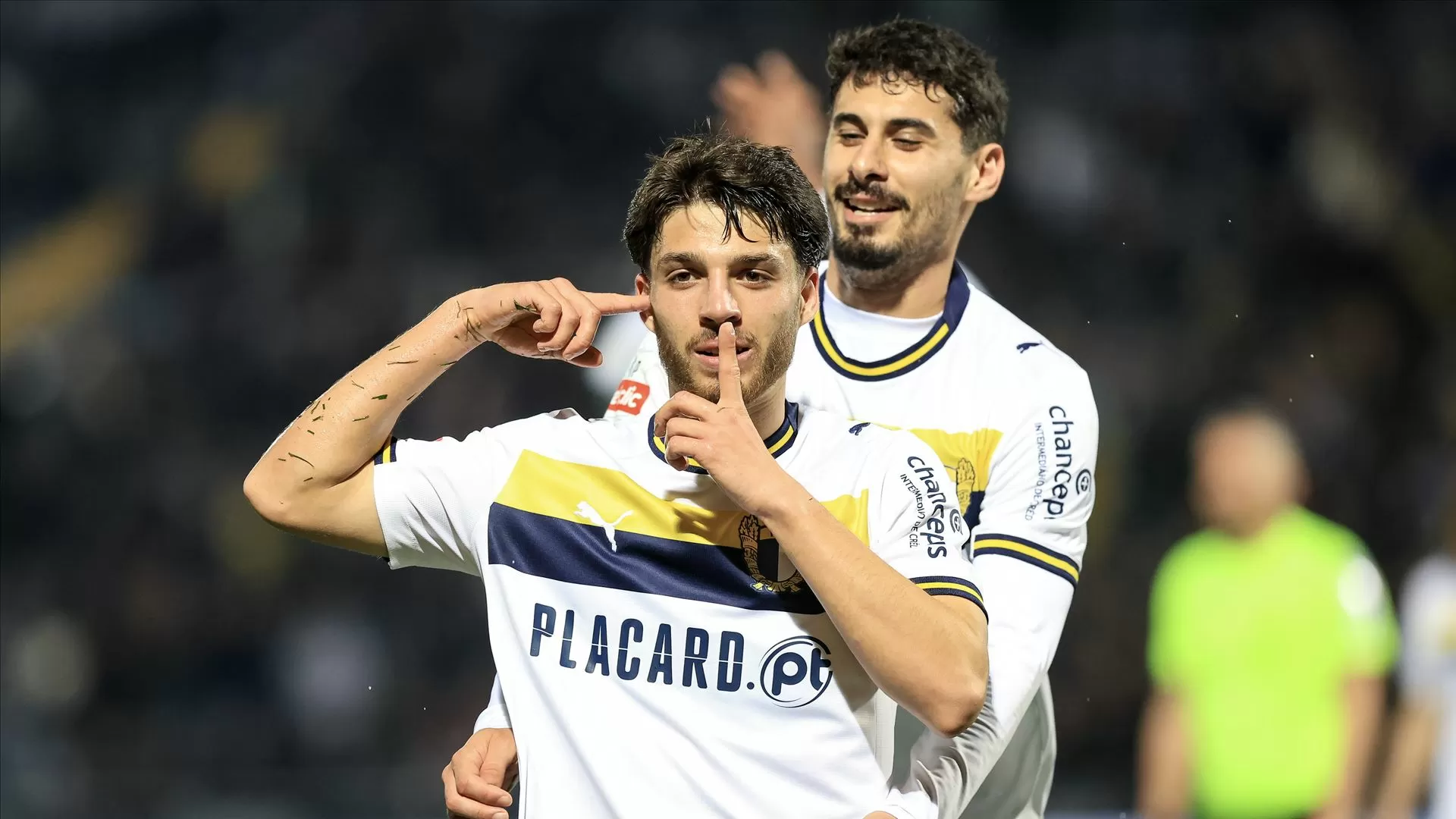 Famalicão derrota Casa Pia e sobe ao sexto lugar da I Liga