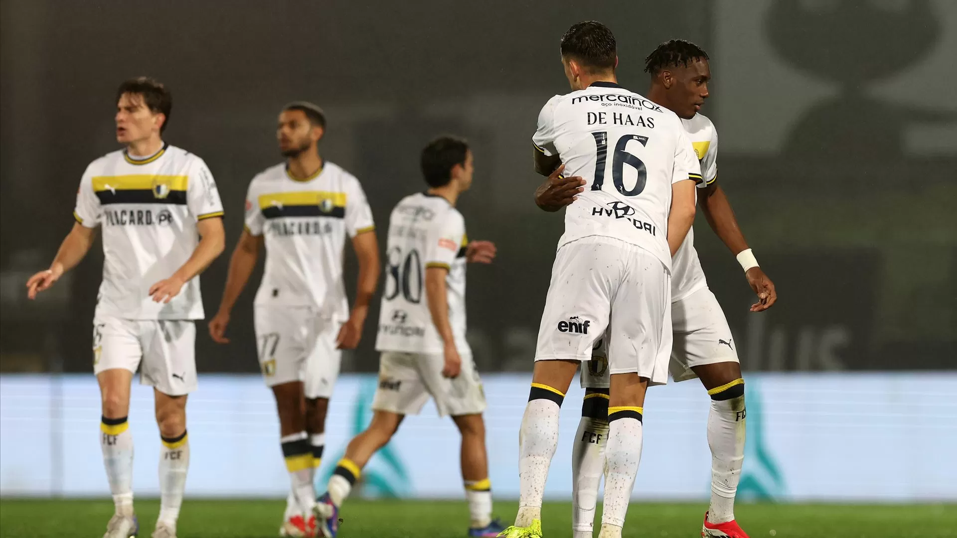 Famalicão derrota AVS e sobe ao sexto lugar do campeonato