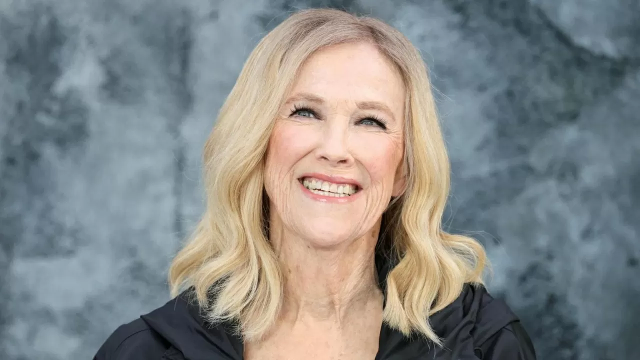 Catherine O’Hara, de Beetlejuice e Esqueceram de Mim, morre aos 71 anos