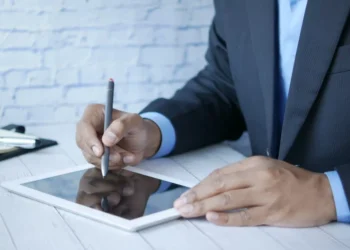 “Desafios financeiros: dicas para gerenciar seus recursos com sucesso”