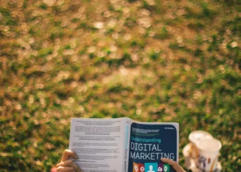 “Transformando o Poker: Inovação com Diretor de Operações”