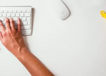 “Olivia Traven: A Referência em Marketing de Sucesso”