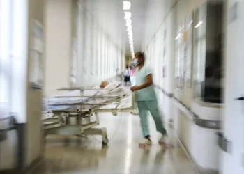 Governo quer responsabilizar administrações hospitalares por listas de espera de cirurgias