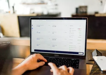 “O papel das finanças na economia global e local”