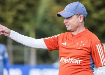 Cruzeiro enfrenta o Vitória por reação e para evitar pior sequência da “era Seabra”