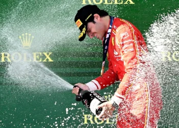 Carlos Sainz vai correr pela Williams a partir de 2025