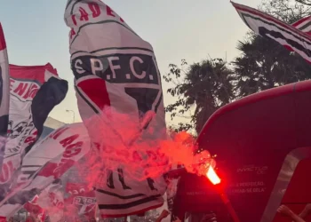 Torcida do São Paulo marca oração coletiva antes de decisão contra o Atlético-MG