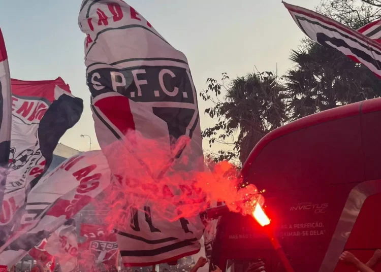 Torcida do São Paulo marca oração coletiva antes de decisão contra o Atlético-MG
