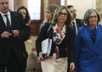 “Não vou fugir, não menti, assumo as minhas responsabilidades”. Ministra da Saúde recusa demitir-se