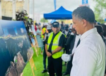 Moradores do bairro Buraco, localizado no distrito urbano do Mussulo, agora têm acesso à rede pública de energia elétrica