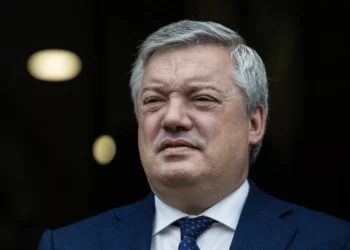 Presidente da Câmara de Gaia garante que recurso suspende perda de mandato