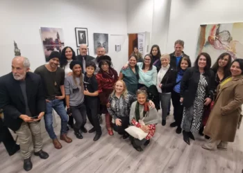 A exposição Vozes da Mudança foi um marco significativo no contexto da 12ª edição do projeto Pátria Língua Portuguesa, na Embaixada do Brasil em Londres