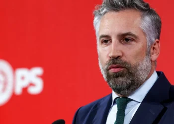 Líder do PS acusa Governo de “inventar problemas imaginários” em vez de resolver os reais