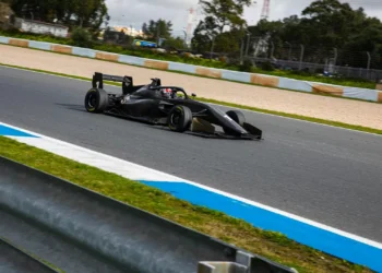 Entre roncos e esperanças, passámos uma manhã com Ivan Domingues no autódromo do Estoril