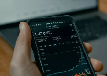 “Introdução à Economia: Produção, Distribuição e Consumo”