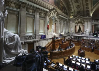 Debate quinzenal com Montenegro passa para 12 de março