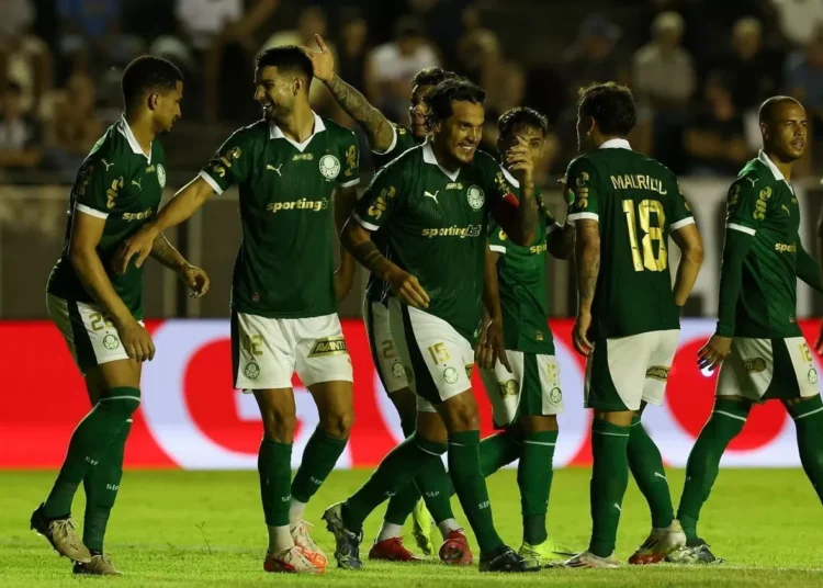 Técnico da Holanda vai à Neo Química Arena observar Memphis Depay