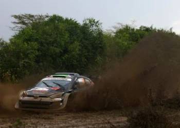 Elfyn Evans lidera Rali Safari
