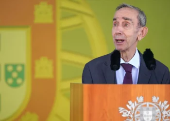 Jorge Miranda defende que Portugal só deixe entrar imigrantes que falem português