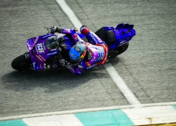 “Está na melhor equipa possível”. Presidente da FIM espera boa época de Miguel Oliveira