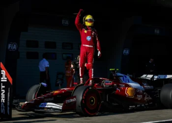 Lewis Hamilton vence corrida sprint da China a dar “aula” na gestão dos pneus