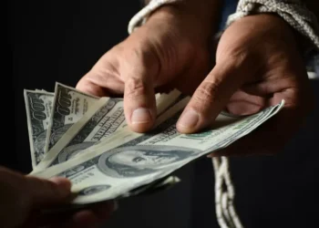 “A Economia: Entre Crises e Oportunidades”