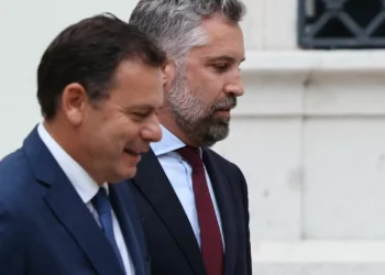 Sondagem da Católica dá novo empate técnico entre AD e PS