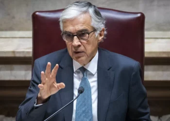 Aguiar-Branco convoca reunião entre partidos e Governo