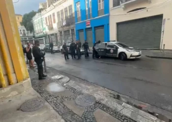 “Furada”: homem vai jogar futebol em quartel da PM no Rio e é preso