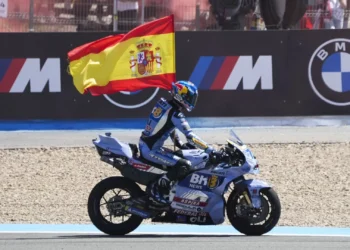 Alex Márquez estreia-se a ganhar e é líder do campeonato