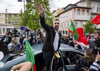 Maior sondagem deste ano mostra PS a aproximar-se da AD