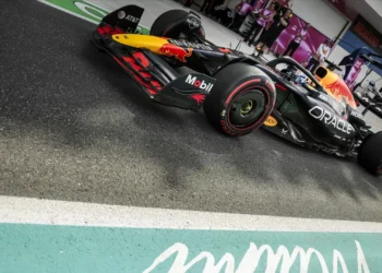 Max Verstappen arranca da “pole” em Miami. É a terceira vez em 2025