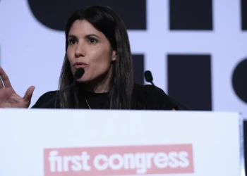 Mortágua acusa PSD beneficiar gigantes empresariais enquanto classe média paga mais