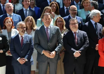 Orientações de Montenegro: “Planar à esquerda, à direita e para o centro, mas sempre em frente”