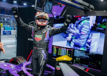 Félix da Costa termina temporada em quinto e dá títulos à Porsche