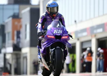 Miguel Oliveira lamenta troca de pneus na qualificação