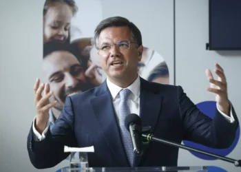 “Não há nenhuma motosserra” na reforma do Estado: Ministro afasta despedimentos