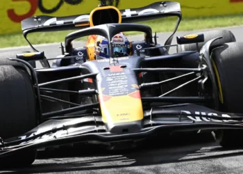 Verstappen, o mais rápido em qualificação atribulada