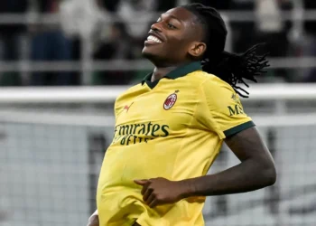 Rafael Leão bisa pelo Milan