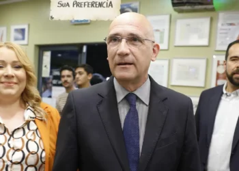 Passos Coelho veio à campanha avisar que quem “varre” os críticos acaba “numa trincheira estreita”