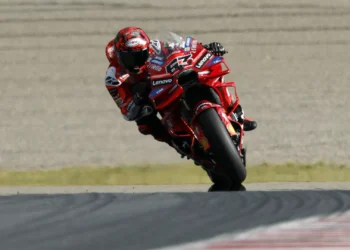 Bagnaia vence corrida sprint no Japão, Marc Márquez com o título perto e Miguel Oliveira 15.º