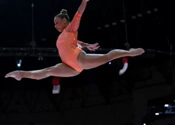 Flávia Saraiva vai à final da trave no Mundial de Ginástica Artística