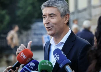 Carneiro desafia Governo “a imitar” PS e adaptar políticas às necessidades dos territórios