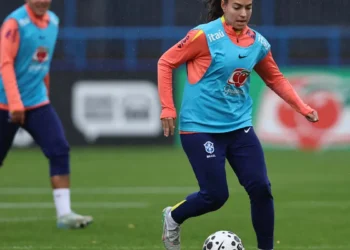 Meio-campista Angelina espera jogo difícil contra a Inglaterra