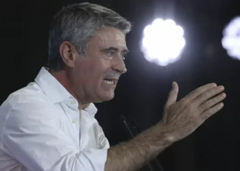 Orçamento: Carneiro propõe abstenção do PS na generalidade