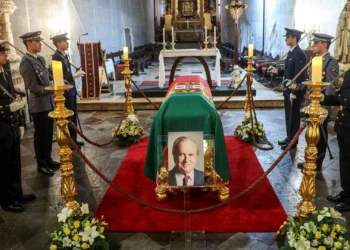 Fado, emoção e saudade no funeral de Balsemão, um homem de “inabalável esperança e fé”